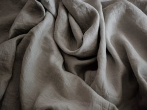 Materials used in medieval cloaks: Linen