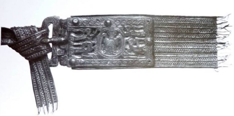 Reconstruction of a Merovingian belt from St. Quentin.