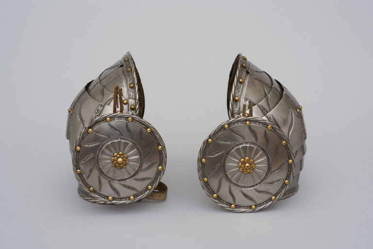 A beautifully etched and engraved pair of spaulders with matching besagews belonging to Baron Wilhelm von Rogendorf, attributed to Kolman Helmschmid, made in Augsburg, Germany, ca. 1523, housed at the Kunsthistorisches Museum.