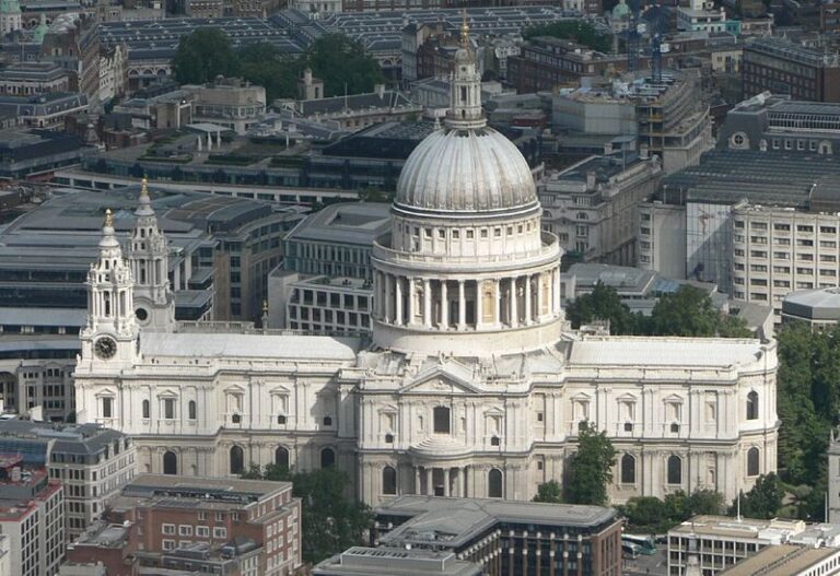 St. Paul's Cathedral. Image courtesy of Wikipedia.